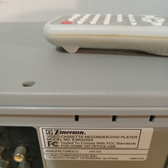 Emerson EWD2204 DVD VCR Combo w/ Remote Tested And Works. - Picture 7 of 10